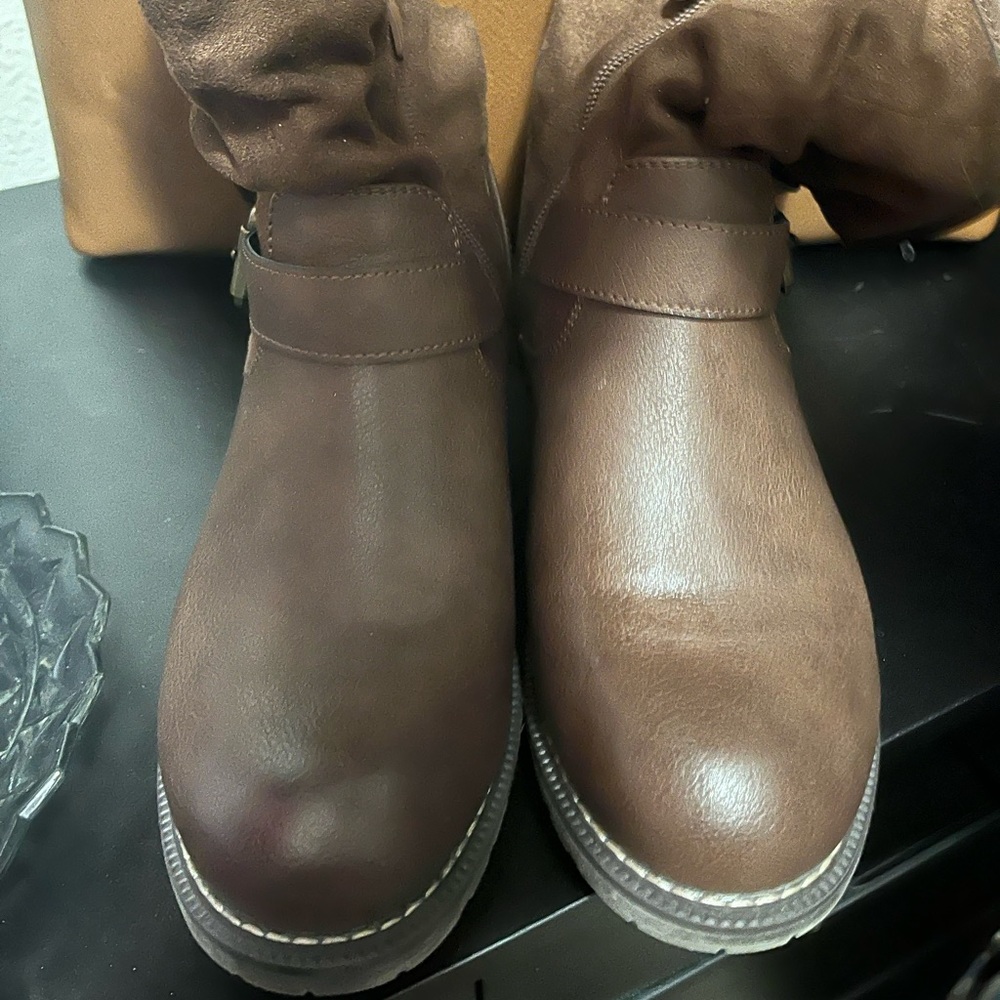 Women’s boots fur lined size 7.5